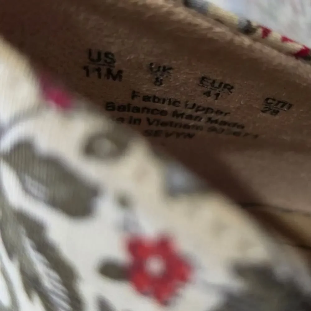 Life Stride Sevyn Pump Red Multi Floral Size 11M
